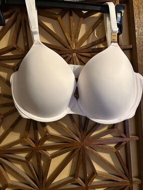 PINK Victoria's Secret Smooth White T-Shirt Bra 36C NWT New